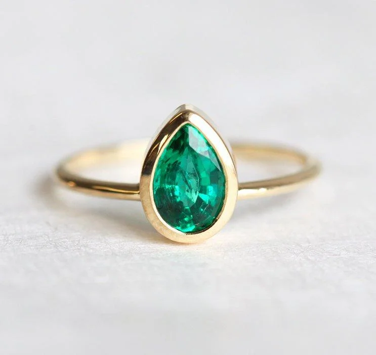 Sturdy geometric rings-Miriam Pear Emerald Ring