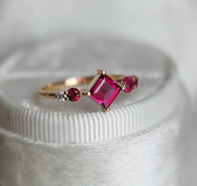 Lavish gem rings-Gigi Pink Tourmaline Rubis Diamonds Cluster Ring