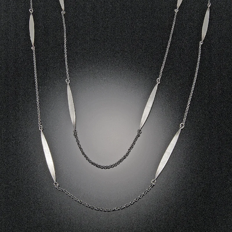 Stone cluster necklaces-Long Leaf Chain Necklace