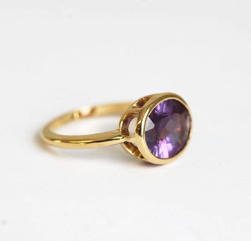 Lavish cocktail rings-Aurelia Oval Amethyst Ring