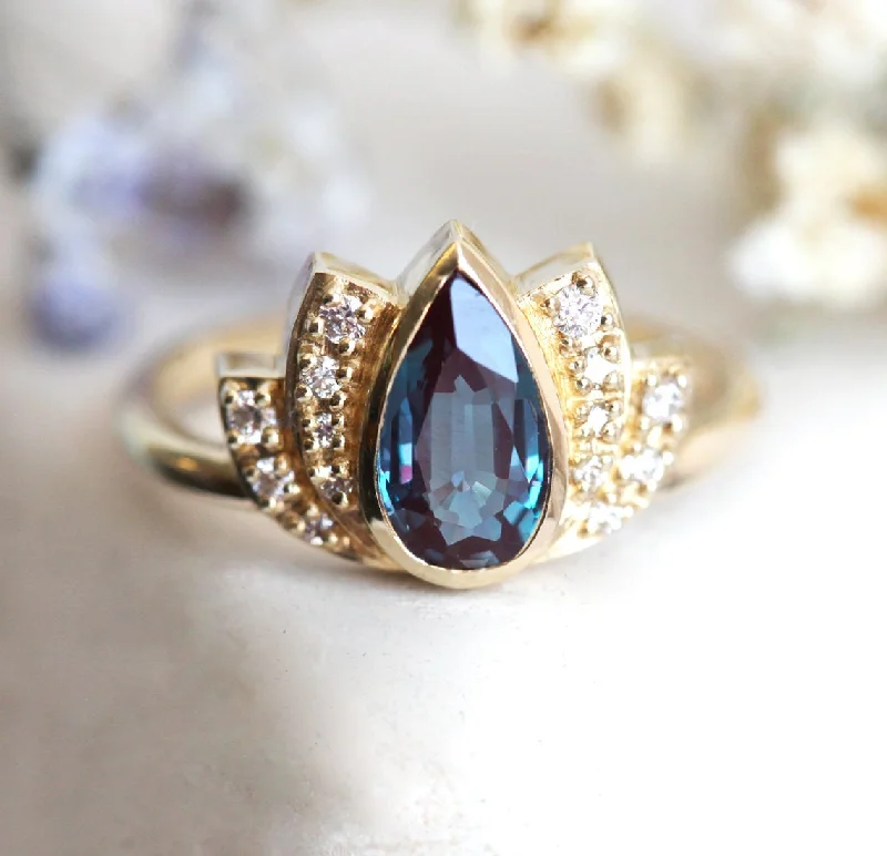 Classic flair rings-Lakshmi Alexandrite Ring