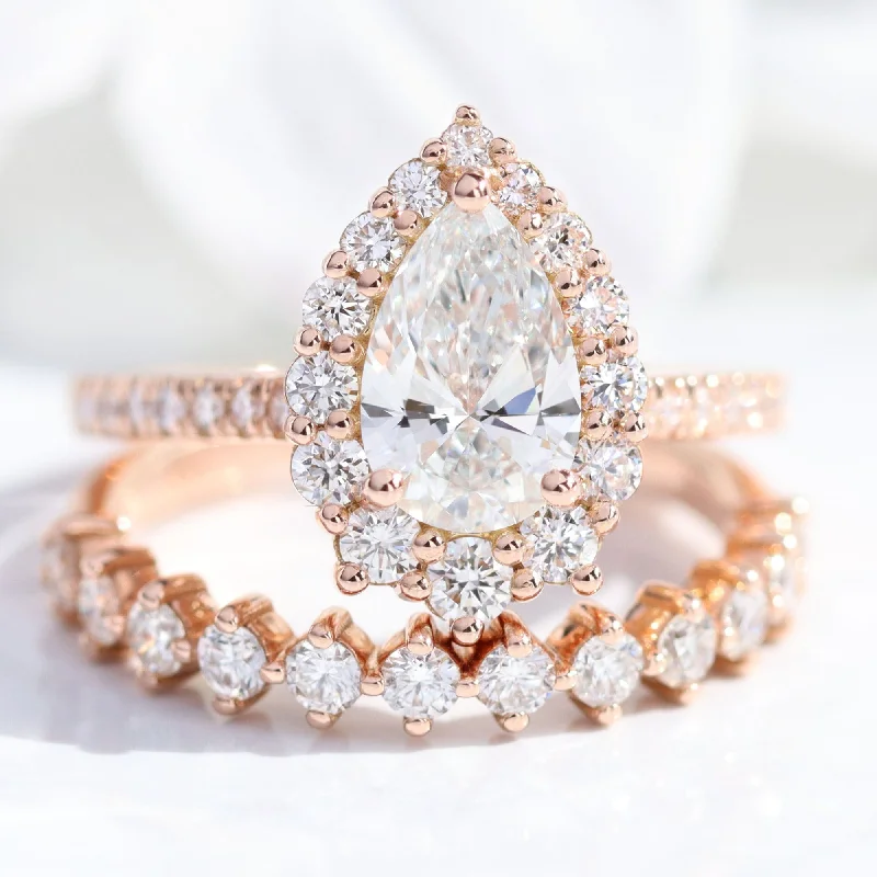 Flush clasp rings-Pear Diamond Halo Pave Ring Set w/ Lab Diamond and 4 Prong Wedding Band