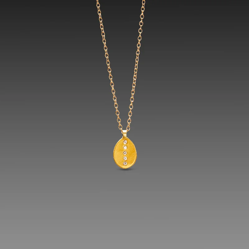 Chained layer necklaces-Oval Leaf Necklace with Five Diamonds