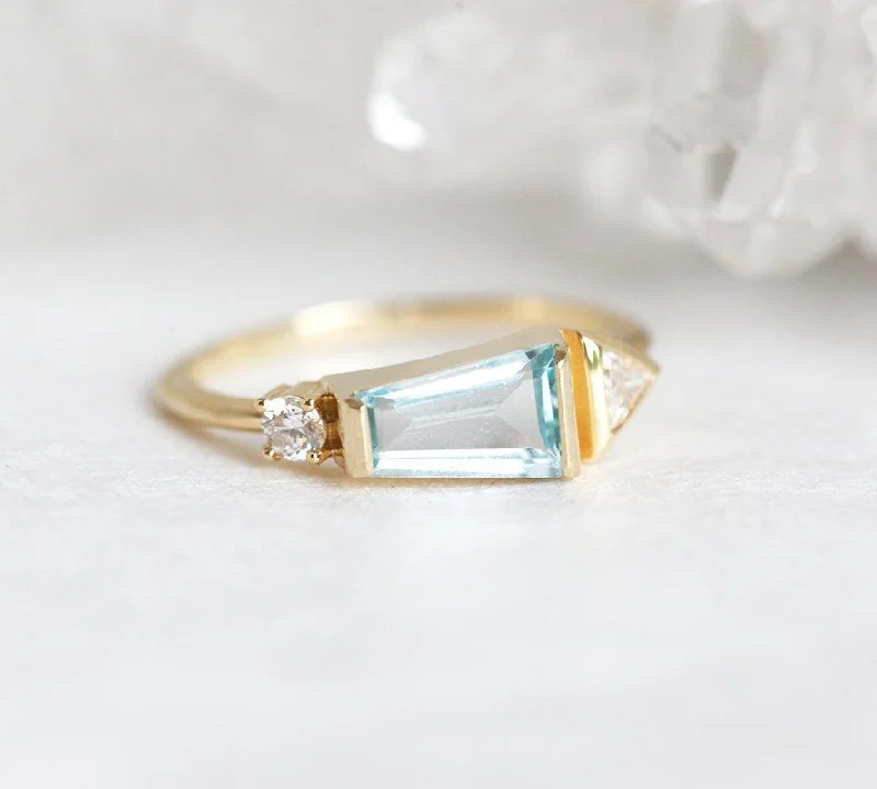 Classic cameo rings-Dita Trapezoid-Cut Aquamarine Diamond Cluster Ring