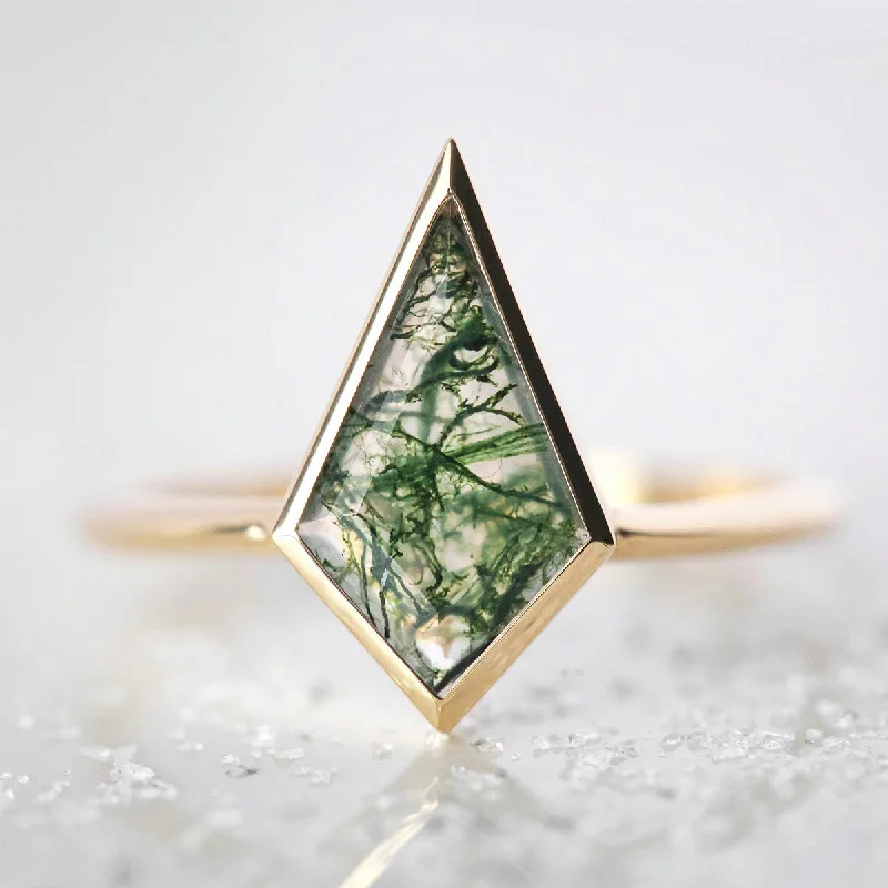 Intricate accent rings-Zara Kite Moss Agate Ring