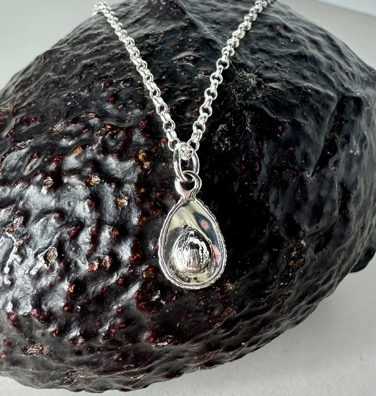 Treasure locket necklaces-Avocado Necklace