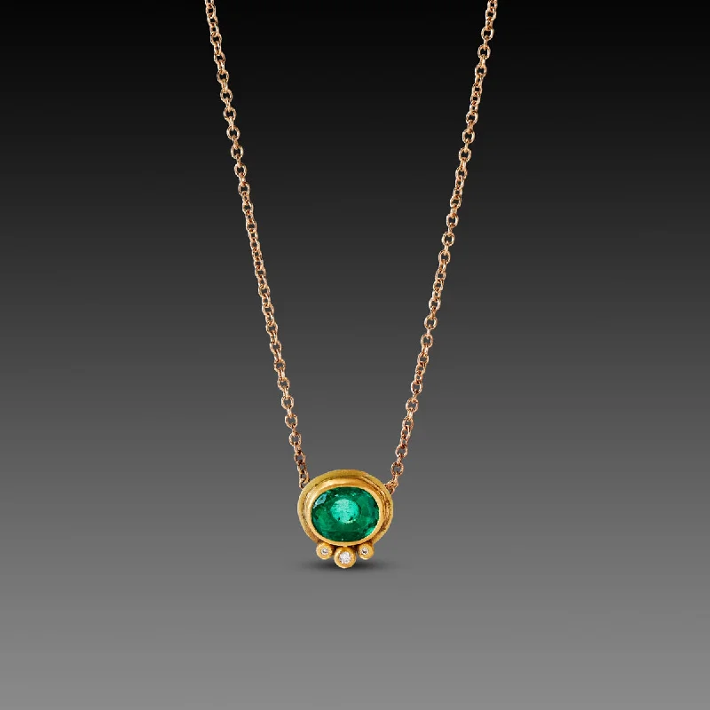 Alexandrite necklaces-Oval Emerald Necklace with Diamond Trio