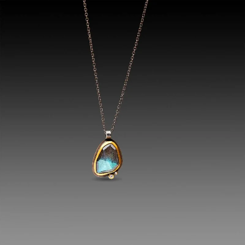 Prism crystal necklaces-Labradorite with Two Diamonds Necklace