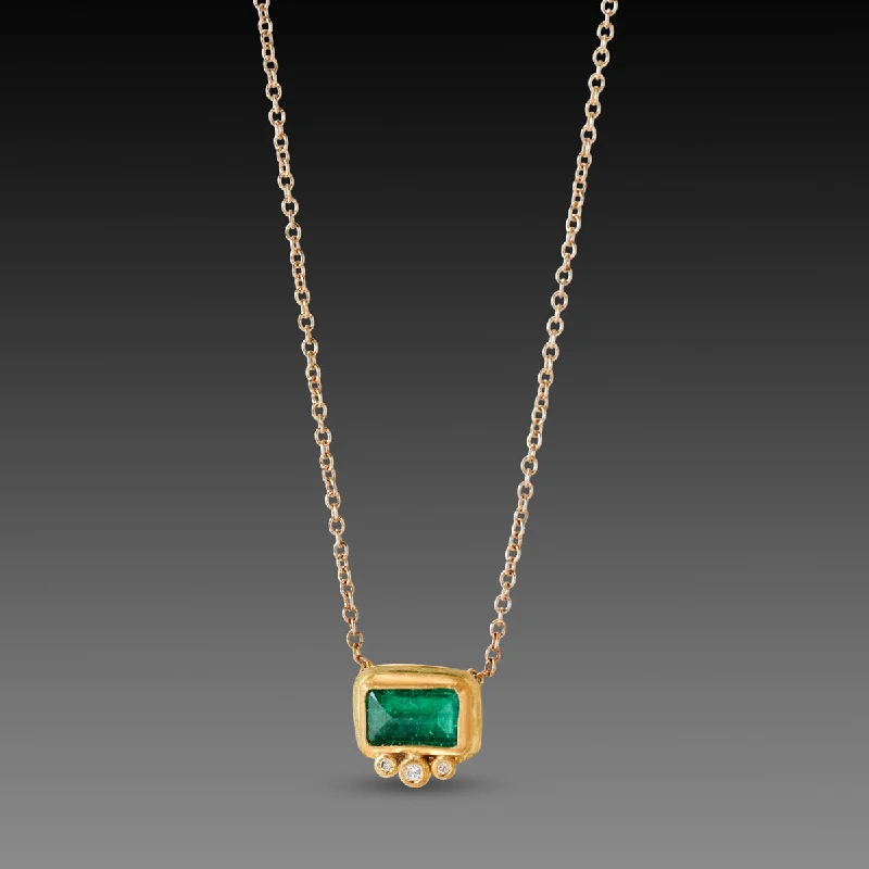 Solar sign necklaces-Emerald Necklace with Diamond Trio